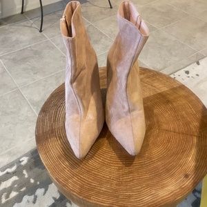 SUPER CUTE PINK SUEDE ANKLE BOOTS BY CARLOS SANTANA